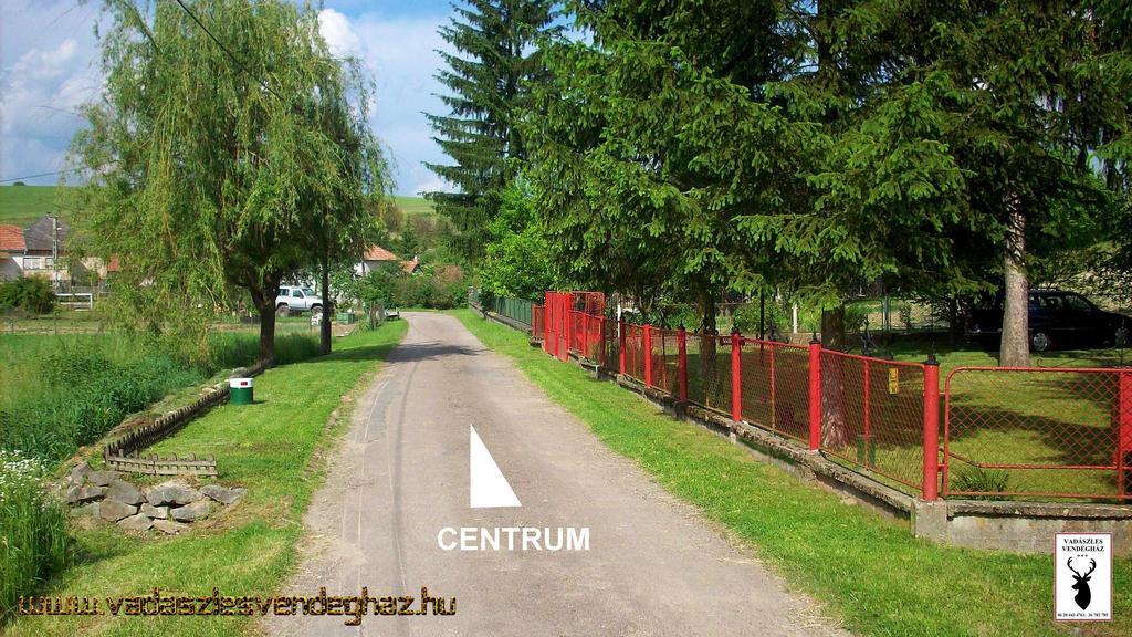 Vadaszles Vendeghaz Bukkszentmarton Екстер'єр фото